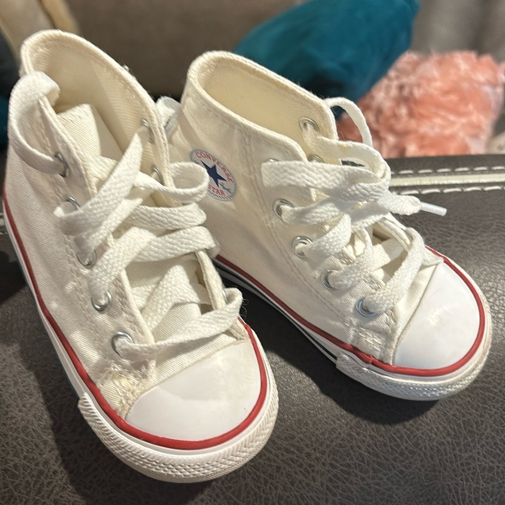 White toddler converse size 6c